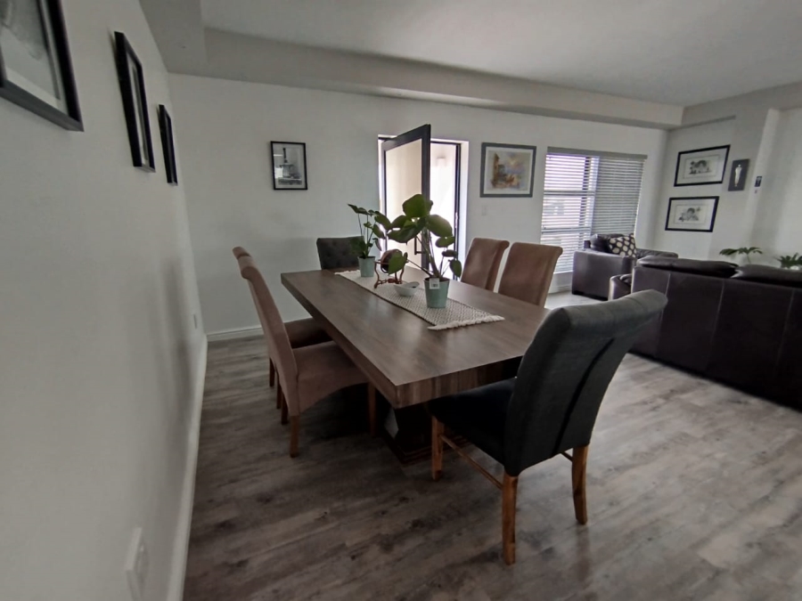4 Bedroom Property for Sale in Hoogland Western Cape
